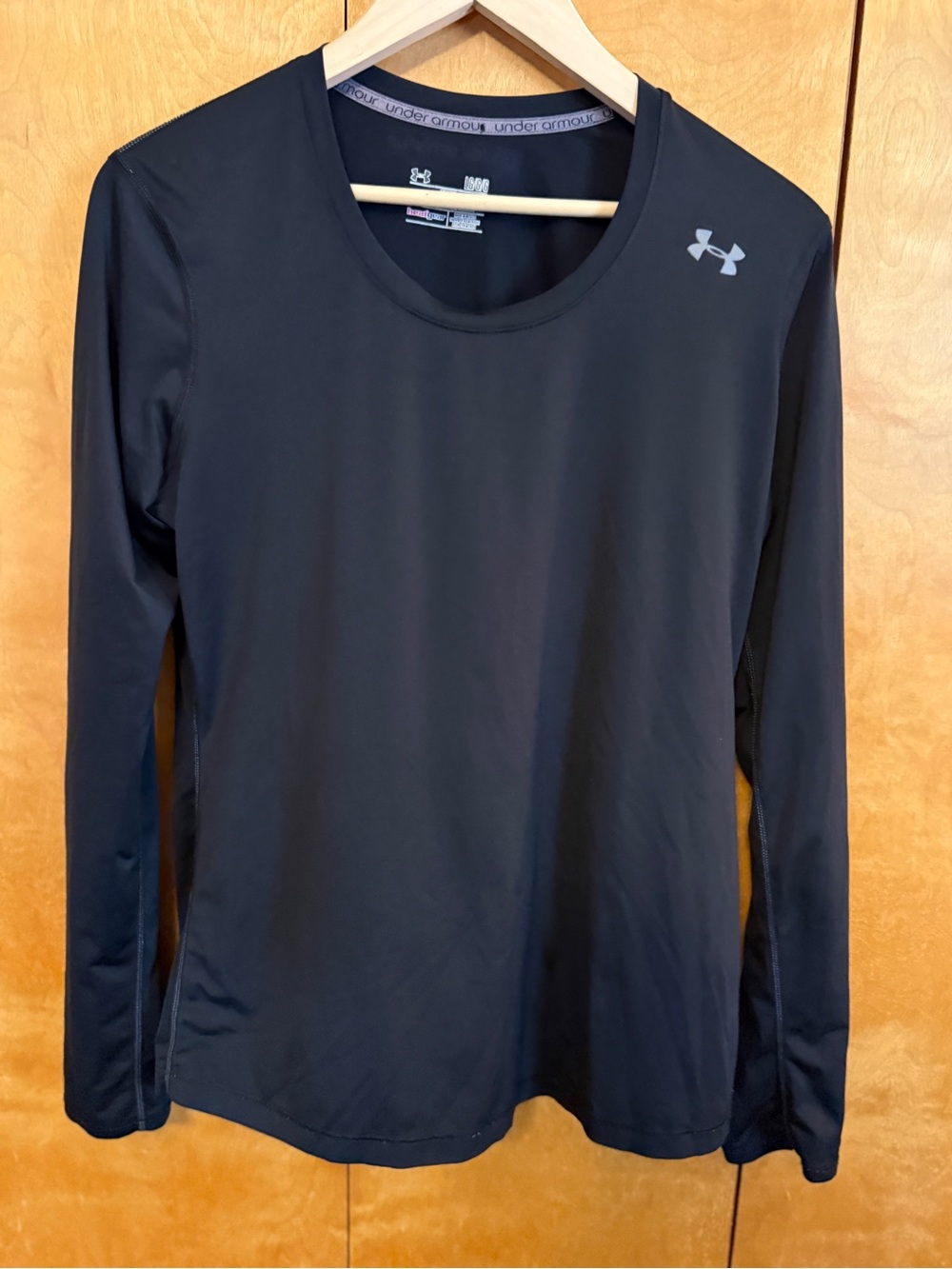 Under Armour Women’s Black Long Sleeve Crew Performance Tee